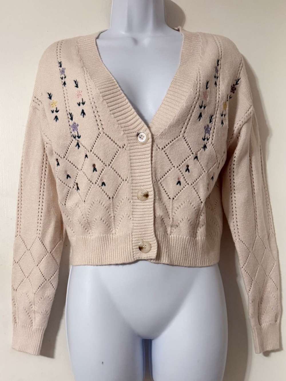 Cropped V-Neck Knit Cardigan in Cream Sz S Delicate Embroidery NWT Willow & Wind